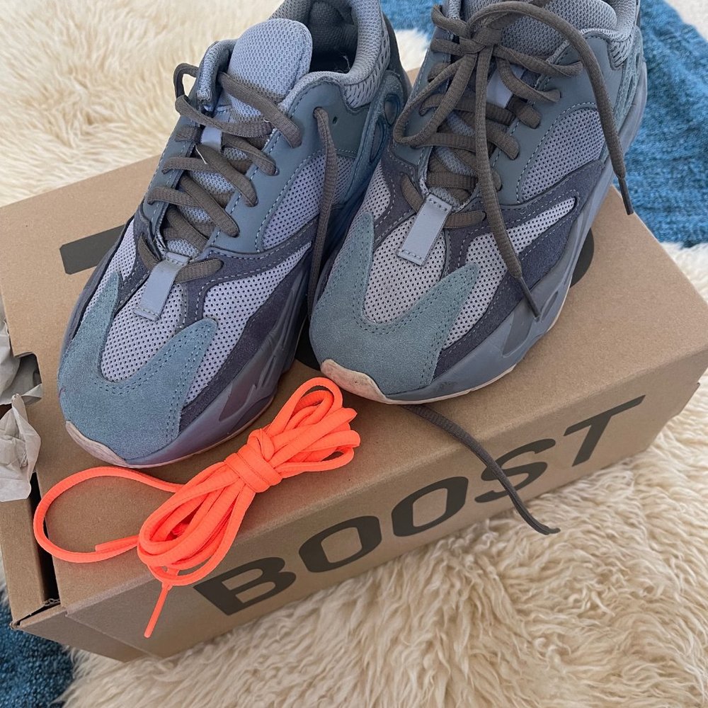 Yeezy boost 700